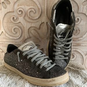 P448 size 40 Black Glitter John shoes